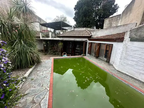 Casa en Venta con 3 cocheras