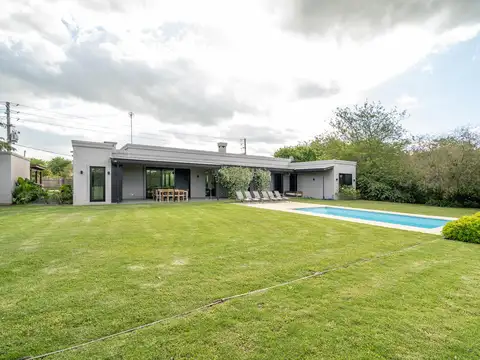 Excelente casa en venta en Chacras del ocho, al lado de Pilará