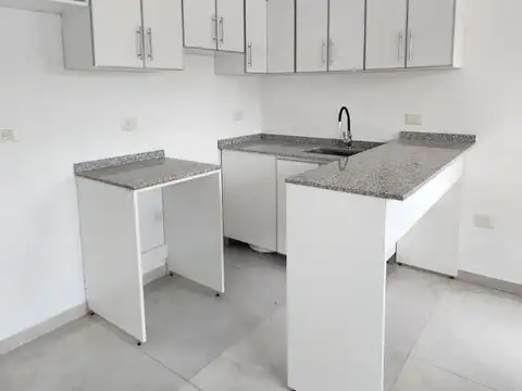 Departamento en Alquiler en Lanus Este, $ 650.000