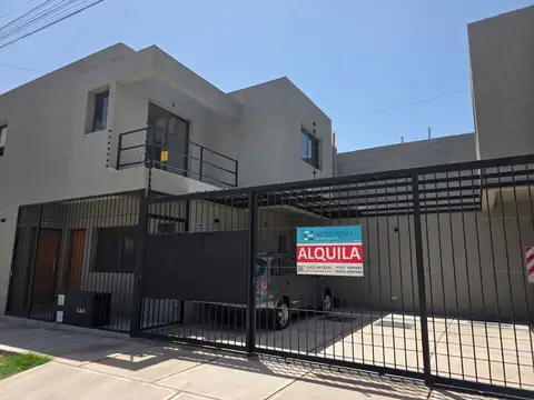Duplex en Alquiler – Carrodilla