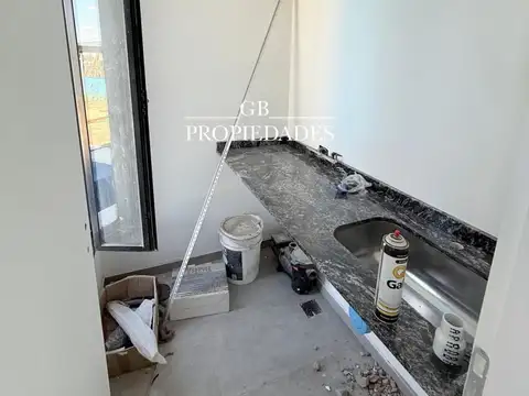 Casa 4 ambientes con 3 baños