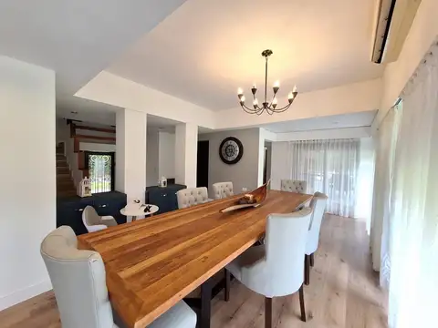 Casa 4 ambientes con 4 baños