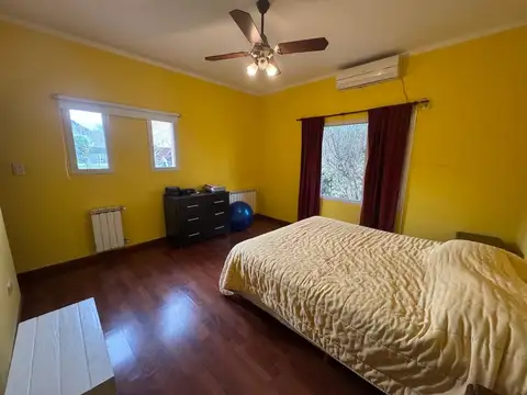 Casa en Venta con 3 cocheras