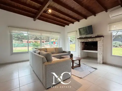 Casa 4 ambientes con 2 baños