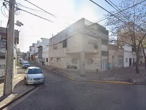 VENTA Casa en esquina ideal Flipping/ CONSTRUCTORA
