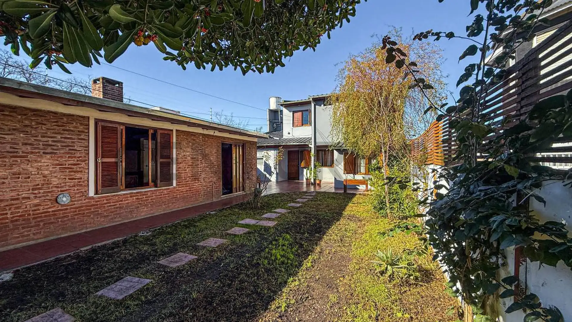 VENTA CASA 4 AMBIENTES CON COCHERA DOBLE B.LOPEZ DE GOMARA