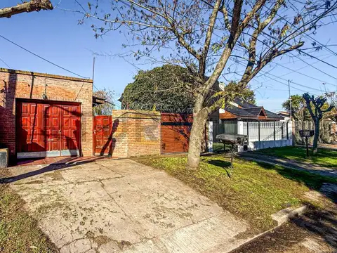 VENTA CASA 4 AMBIENTES CON COCHERA DOBLE B.LOPEZ DE GOMARA