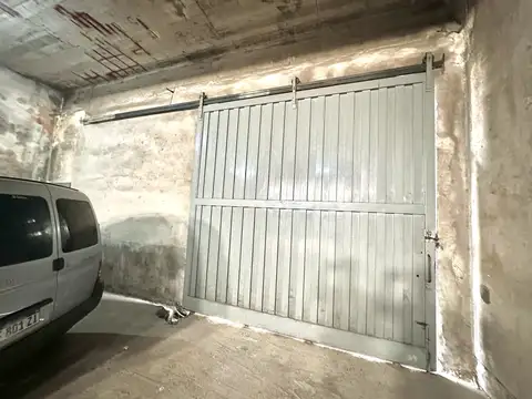 Galpón en Venta con Oficina y Baño Depósito en Bernal Oeste