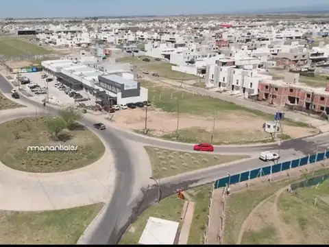 Lote Central en venta en Cuestas de Manantiales.