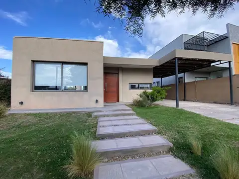 Casa en Alquiler en Russell, Maipú