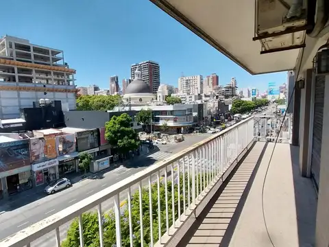 Departamento en venta en Cabildo 2134 al frente balcon corrido a remodelar