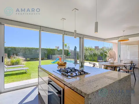 VENTA · CASA ·  4 DORMITORIOS · QUINCHO · PISCINA · FONDO NORTE · FUNES