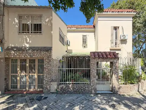 VENTA - Casa 3 dormitorios mas comodín con cochera - Parque Casado, Rosario APTO CRÉDITO