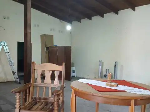 Casa 6 ambientes con 2 baños