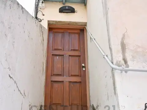 Carlos Croce 300, Piso 1