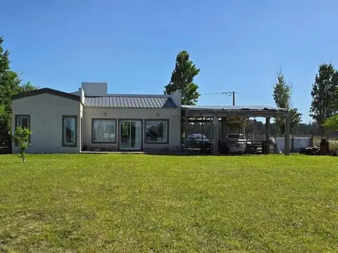 Casa en venta - 3 Dormitorios 2 Baños - Santa Clara del Mar