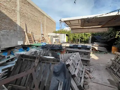 VENTA LOCAL CON DEPOSITO Y PATIO DESCUBIERTO - VVGG