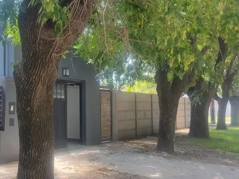 CASA 3 / 4 DORMITORIOS CON PILETA - FUNES