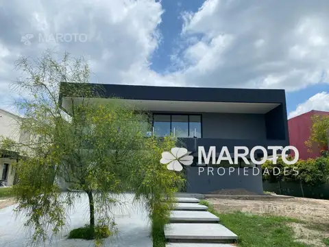 CASA EN VENTA CON CUATRO DORMITORIOS  A LA LAGUNA - MAROTO PROPIEDADES