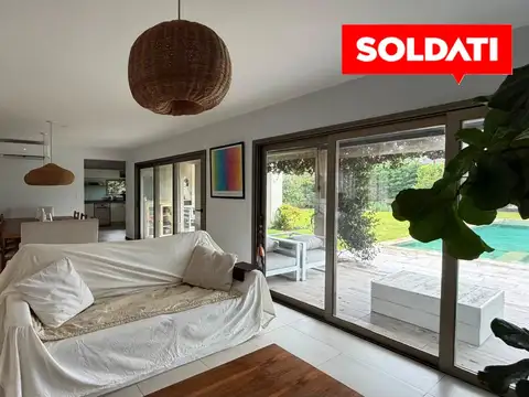 Casa 4 ambientes con 2 baños