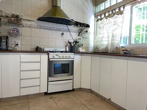 CASA EN VENTA C/COCH-AMPLIO LOTE 375m2-LANÚS OESTE