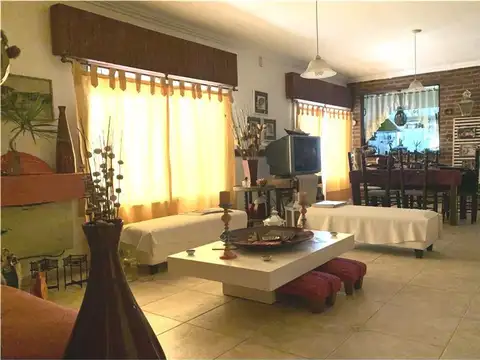 CASA EN VENTA C/COCH-AMPLIO LOTE 375m2-LANÚS OESTE