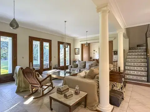 Casa en venta en San Jorge Village. 5 dormitorios. Quincho.