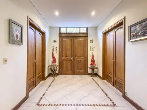 Casa 7 ambientes con 4 baños