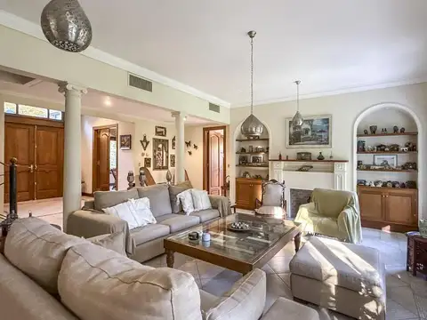 Casa 7 ambientes con 4 baños