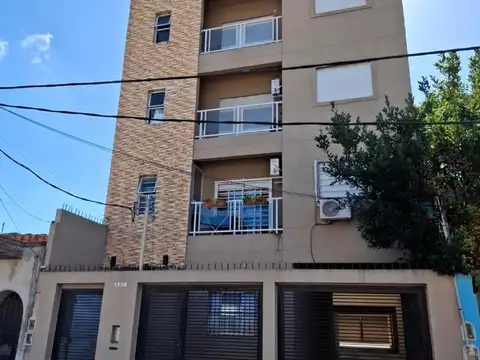 ALQUILER MONOAMBIENTE CON BALCON LUZ Y SOL