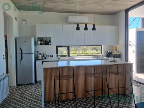 Casa 4 ambientes con 2 baños