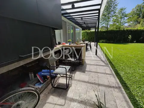 Casa 7 ambientes con 6 baños