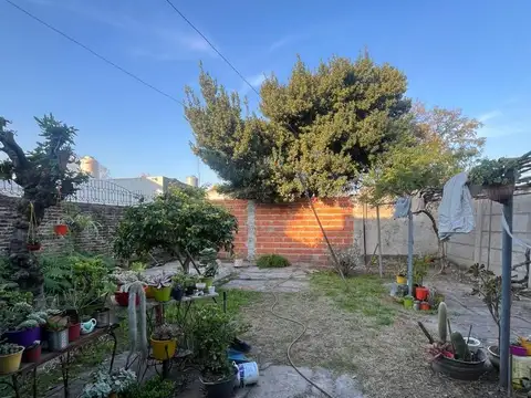 Casa en venta 3 ambientes Castelar Norte