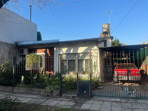 Casa en venta 3 ambientes Castelar Norte