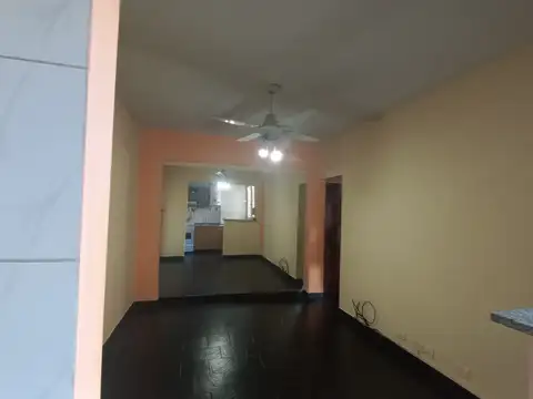 Departamento 3 amb. 2do piso x escalera