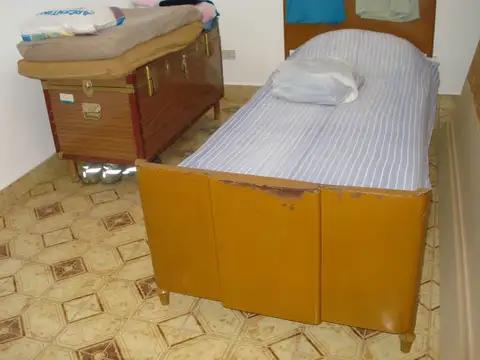 Casa 3 ambientes con amplia galería y terraza