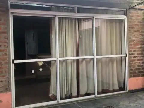 CASA 3 AMBIENTES+ DEPTO VENTA. PERMUTA