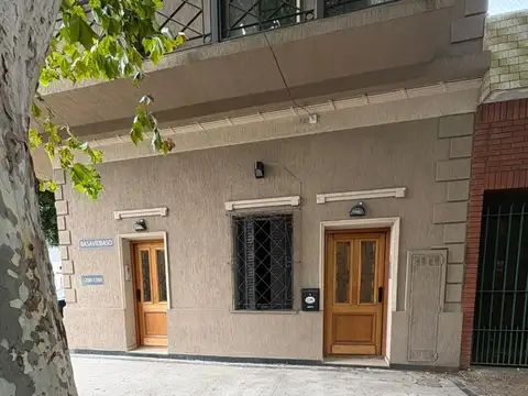 Departamento tipo casa en alquiler en Lanus Este