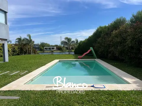 Casa 5 ambientes con 3 baños