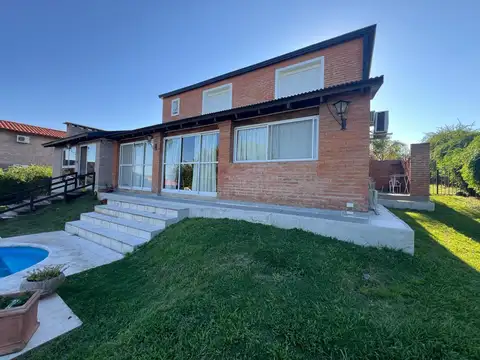 Casa en Venta con 2 cocheras