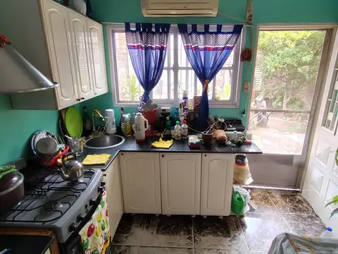 Casa 4 ambientes con 2 baños
