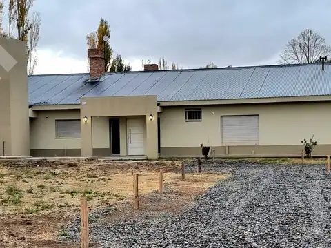 Casa en Alquiler con 2 cocheras