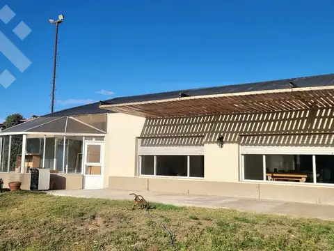 Alquiler Casa 4 Dormitorios - B° El Vergel, Centenario