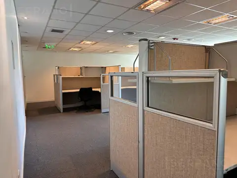 Oficina 5 ambientes con 2 baños