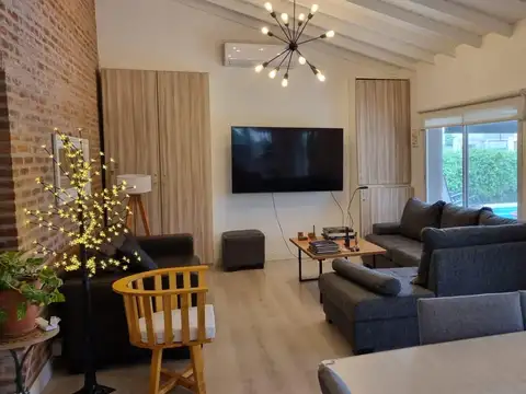 Casa 5 ambientes con 4 baños