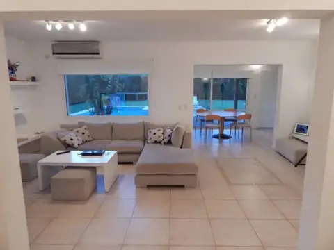 Casa en Venta en Campos De Álvarez, USD 460.000