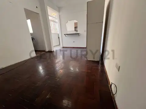 Joaquín V. González 600, Piso 1