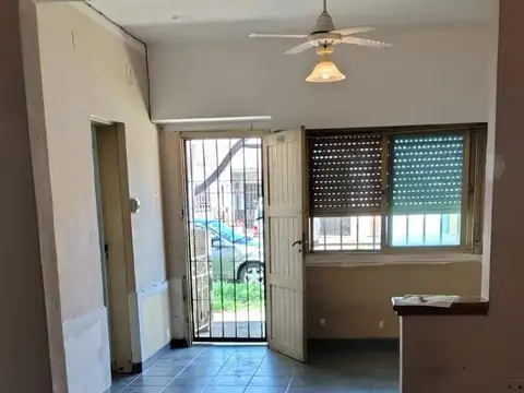 Casa 4 ambientes con 1 baño