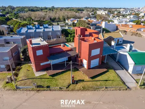 VENTA CASA DE LUJO SOBRE DOS LOTES FRENTE AL MAR