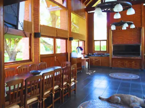 Casa 8 ambientes con 3 baños